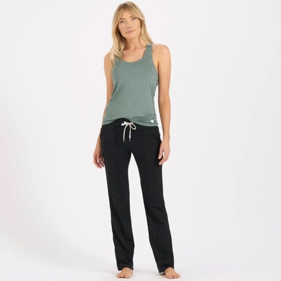 🆕 Vuori Lux Performance Tank in Kelp Heather - Picture 2 of 5